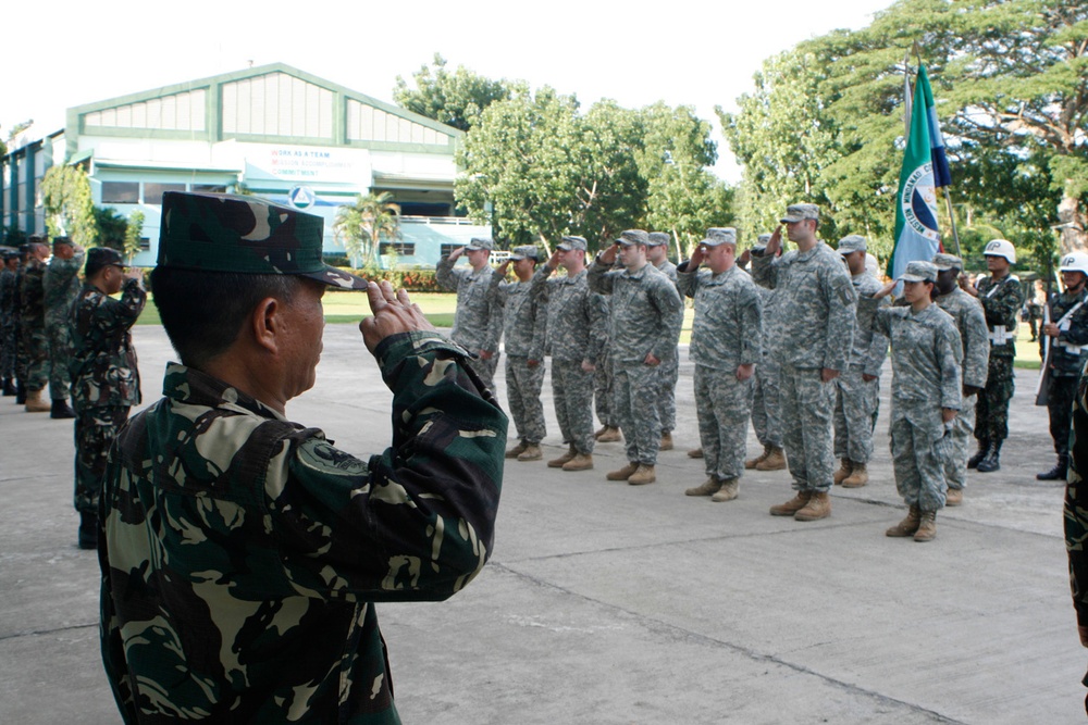 Philippine's commander gives awards to U.S. forces