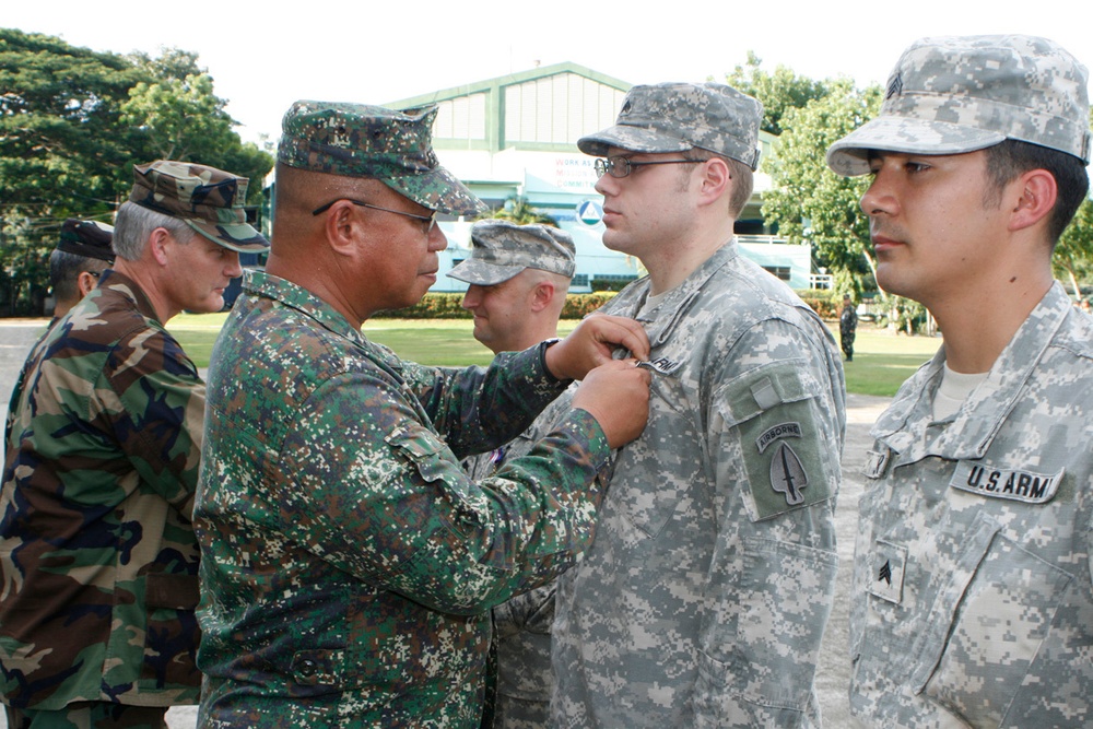 Philippine's commander gives awards to U.S. forces