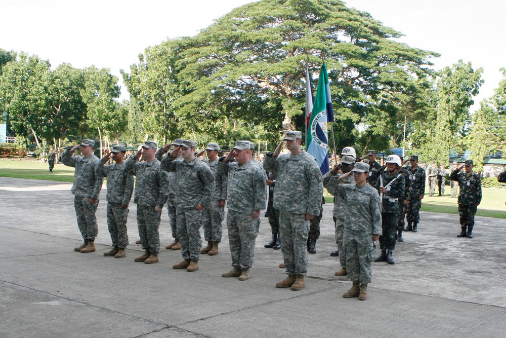 Philippine's commander gives awards to U.S. forces