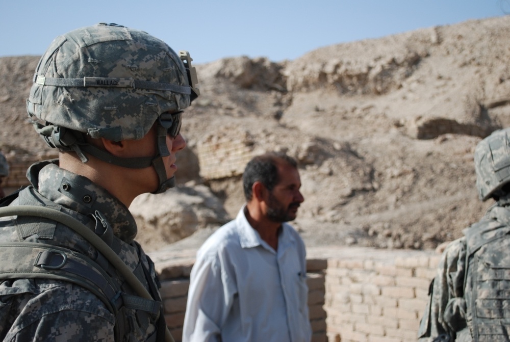 Quartermaster Soldiers Visit Historical Site Dated 2,100 B.C.