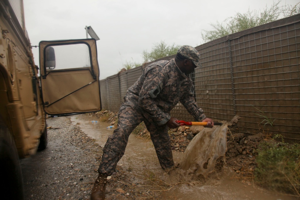 Lighthorse Soldiers fight Fenty flood