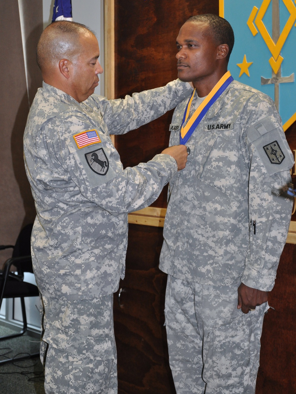 Soldiers Receives Honorable Order of the Dragon Medal