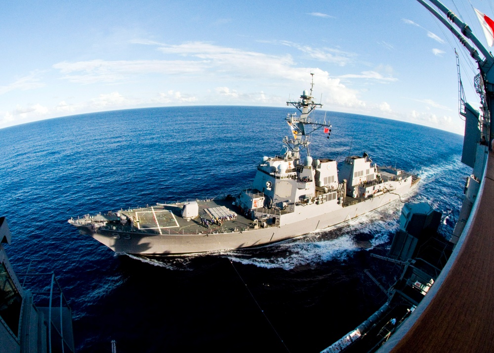 USS George Washington takes on supplies