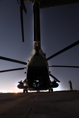 HMH-363 Delivers Food, Water to Entrenched Marines