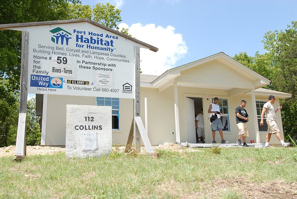Air Cav Soldiers making a difference: Assisting through Habitat for Humanity