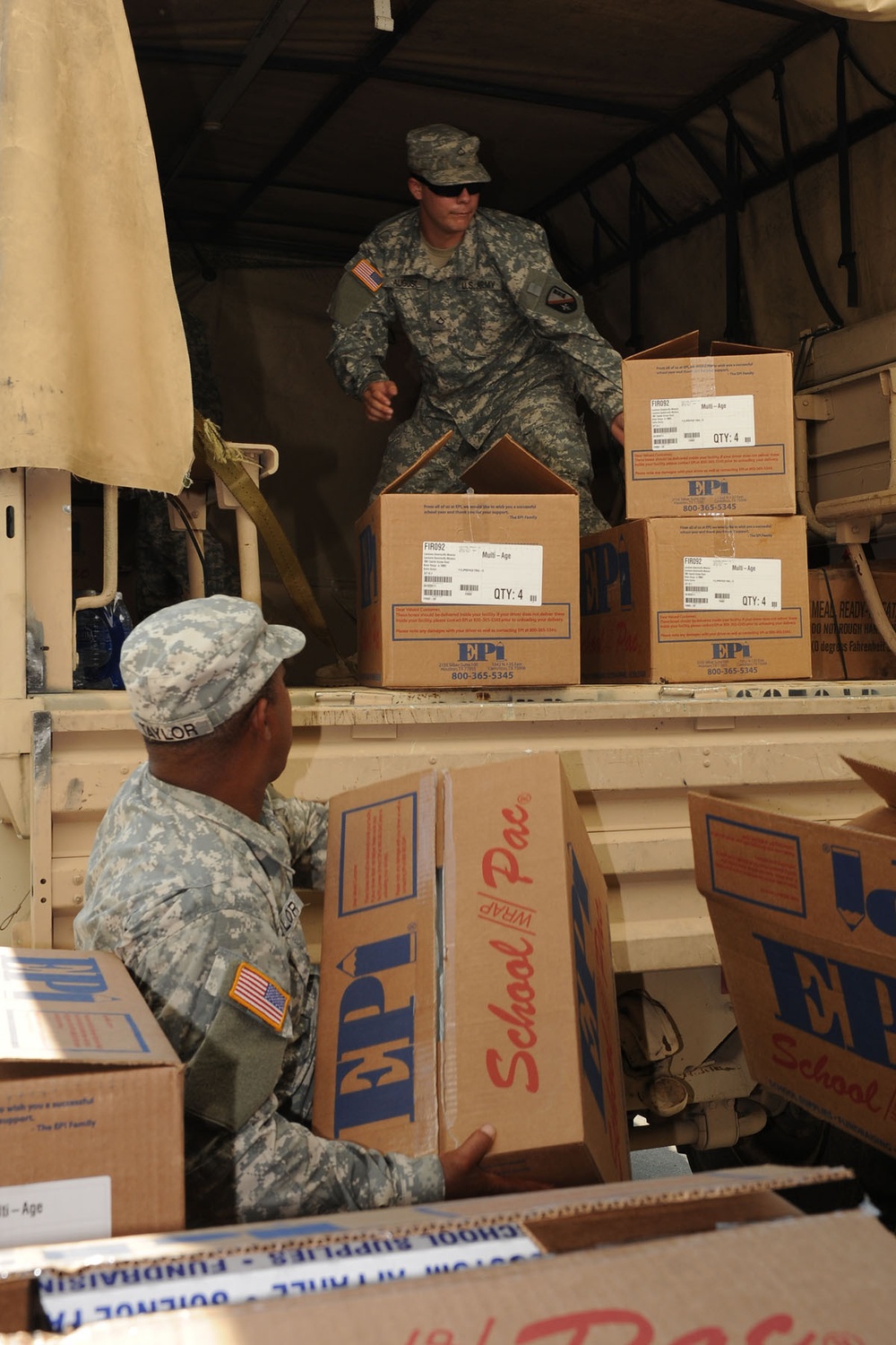 Guardsmen help first lady of Louisiana deliver school supplies