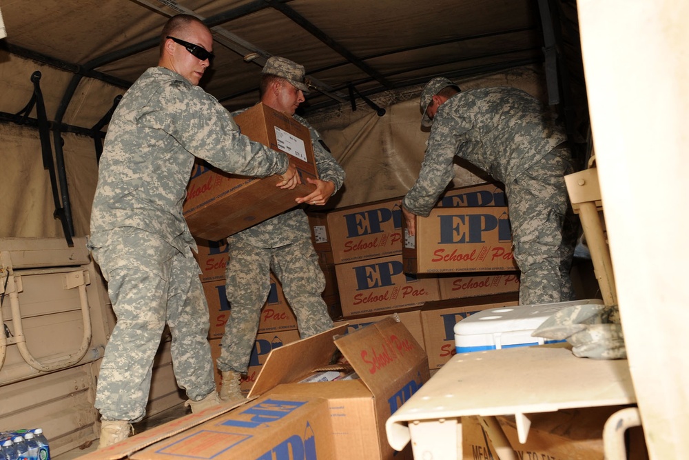 Guardsmen help first lady of Louisiana deliver school supplies