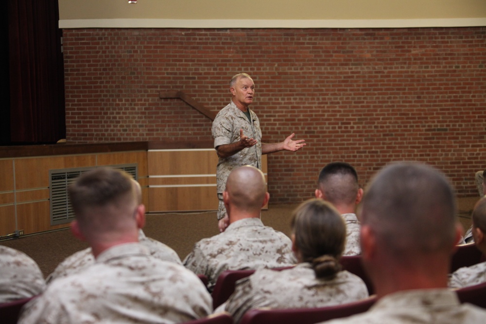 DVIDS - Images - II MEF CG, Sergeant Major Meet With SNCOs