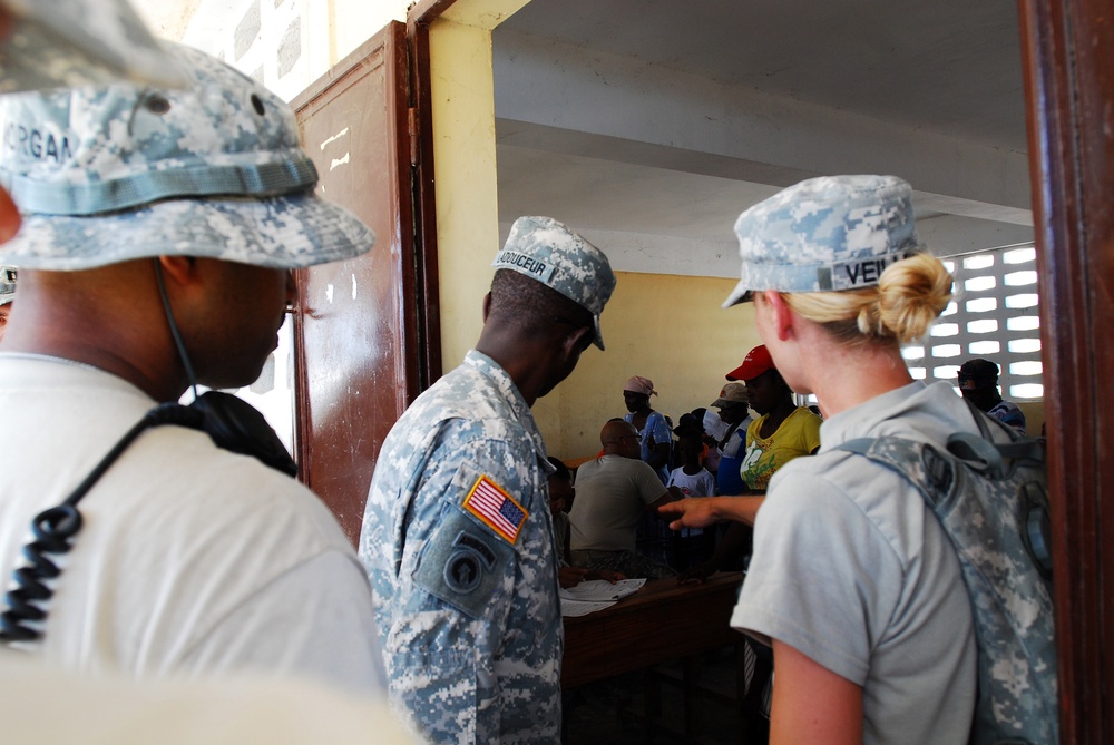 3rd MDSC Chief of Staff Visits Task Force Kout Men