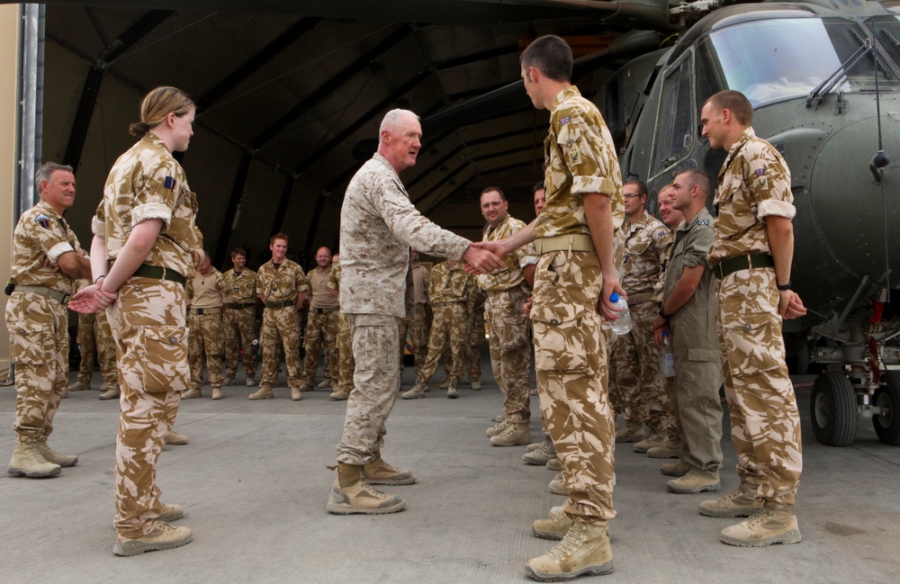 Maj. Gen. Mills Tours U.K. Flight Line