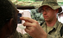 Military optometrists eye new patients during SHARED ACCORD 2010