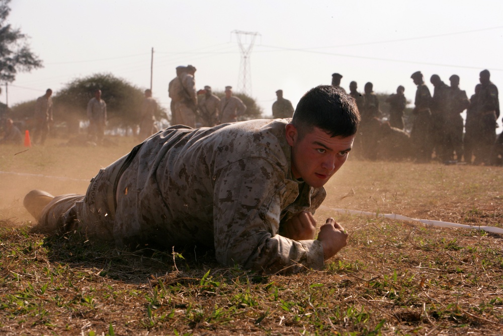 Mozambicans, Marines enjoy combat fitness test together