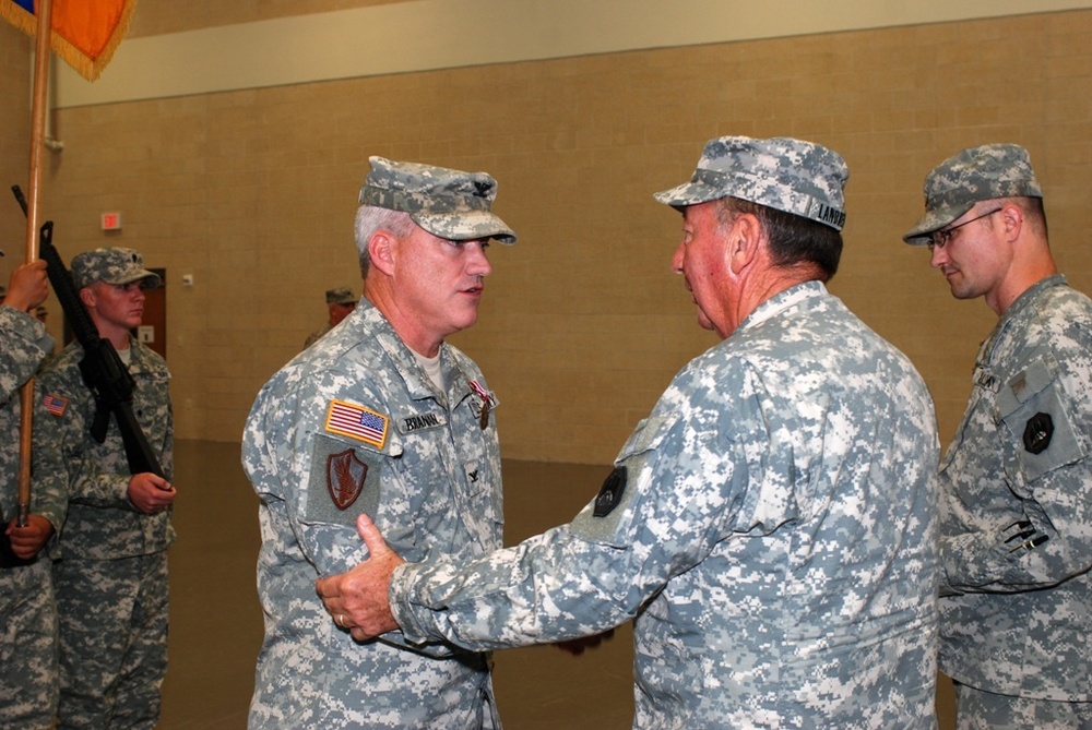 204th Theater Area Operations Group changes command