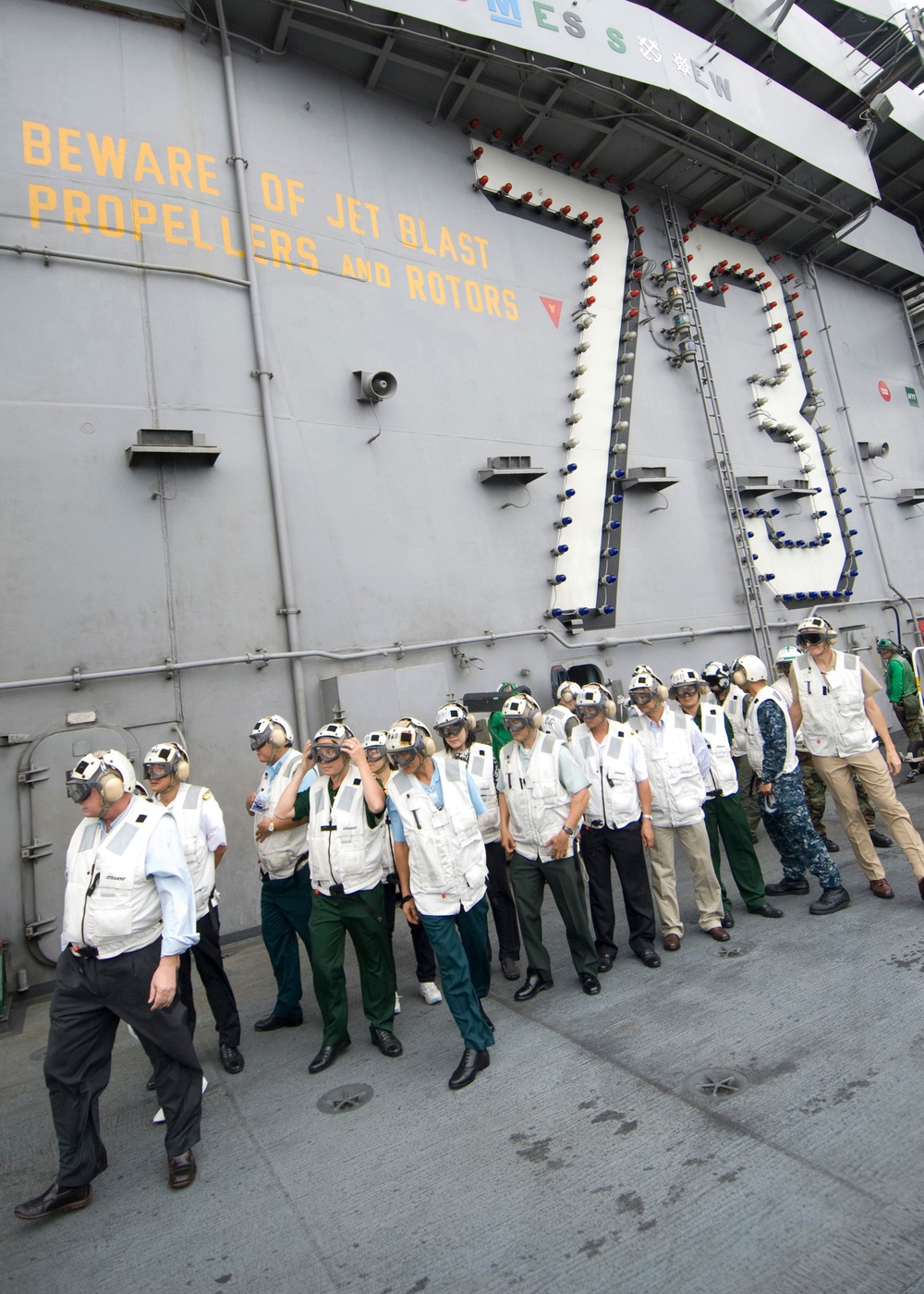 Sailors give tour to Vietnamese
