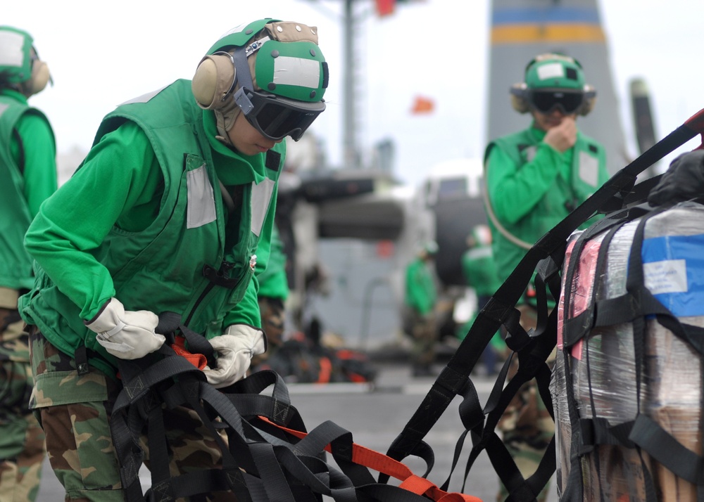 USS George Washington takes on supplies