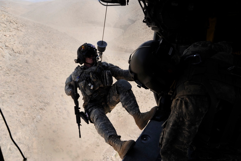 MEDEVAC Crew Trains for Emergency Response