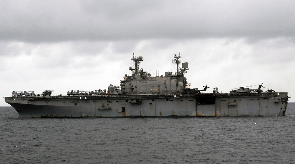 USS Peleliu provides aid to Pakistan