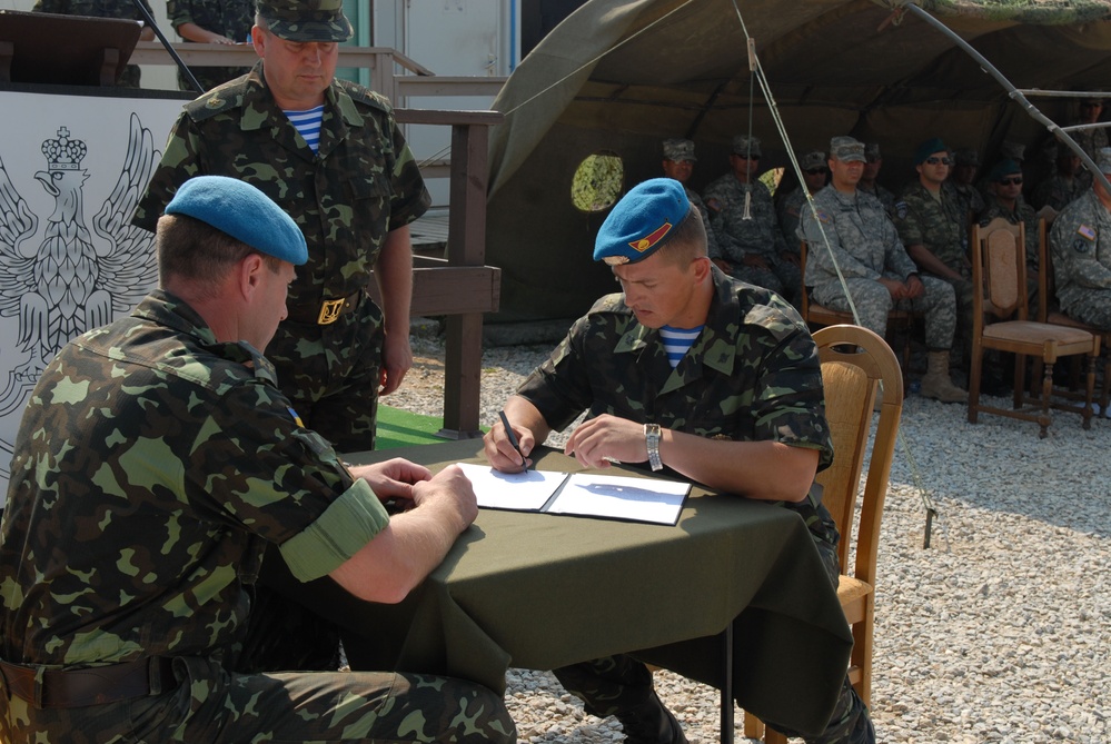 Ukraine Contingent holds Transfer of Authority