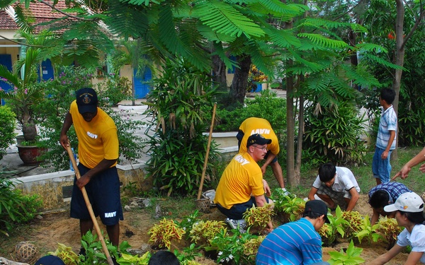 USS John S. McCain in Vietnam