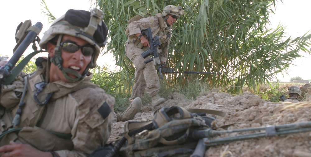 Marines protect Afghans during firefight in Marjah
