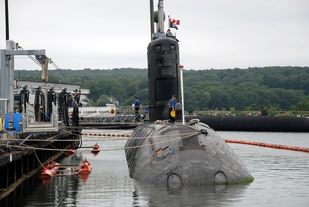 Canadian sub visits US