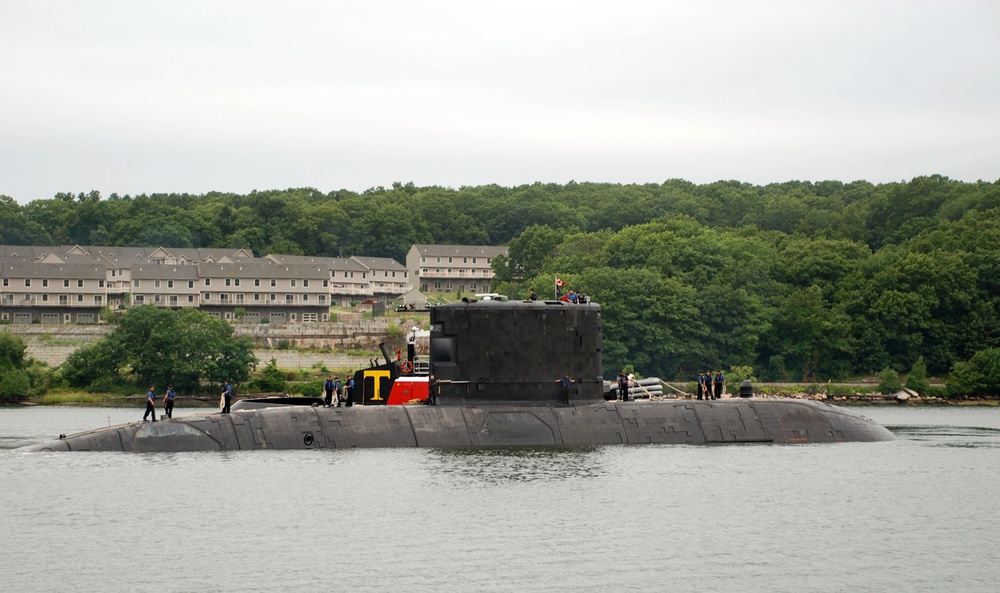 Canadian sub visits US