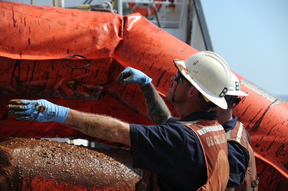 Cutter Juniper Deploys Spilled-Oil Recovery System