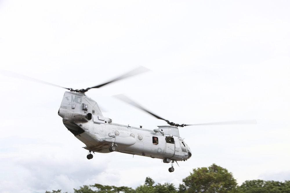 HMM-774 soars through Colombia sky