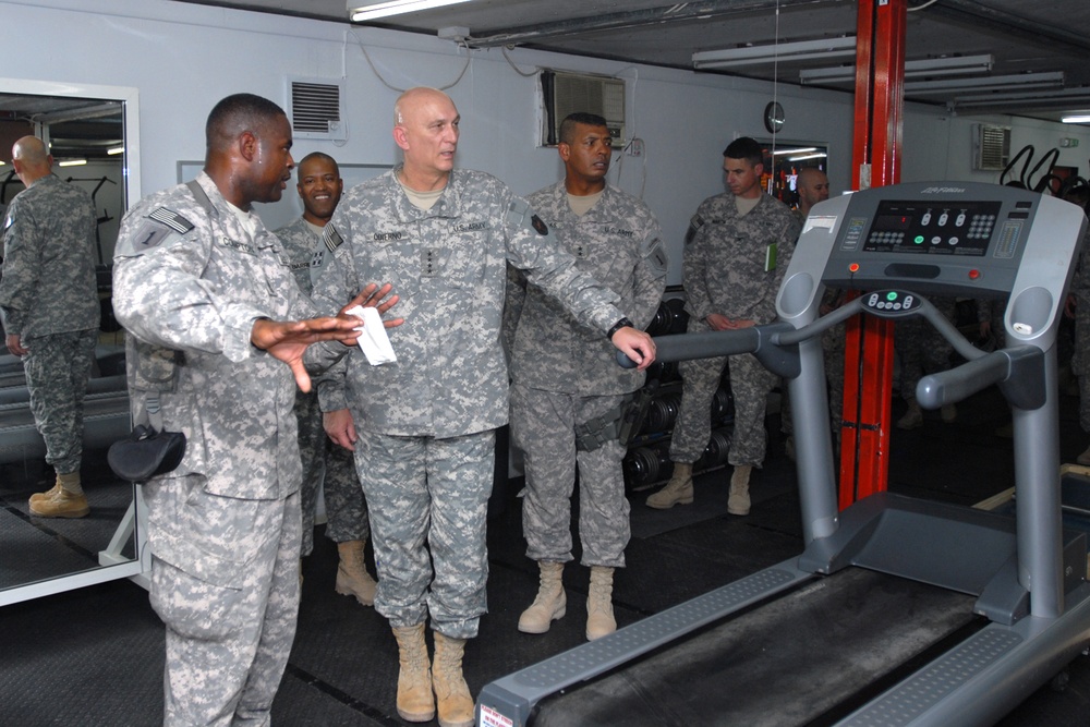 USF-I commander tours 1st Inf. Div. resiliency campus