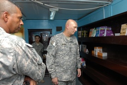 USF-I commander tours 1st Inf. Div. resiliency campus
