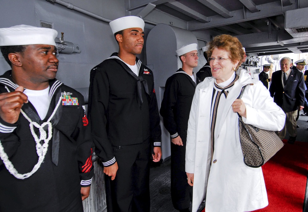 U.S. Ambassador to Netherlands Visits USS Taylor