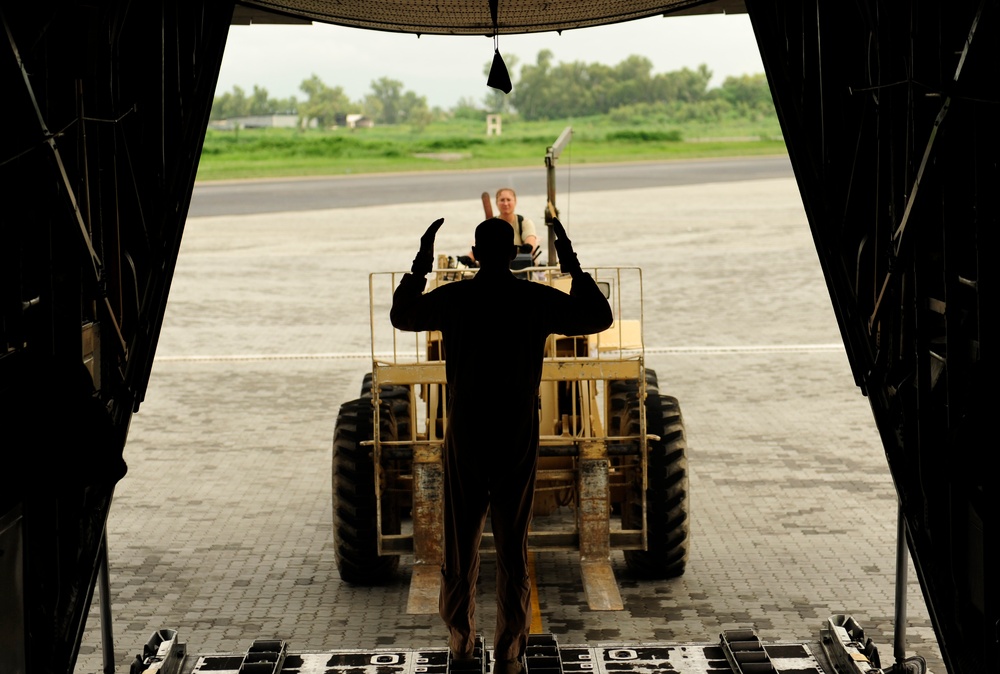 746th aircrew brings relief to flood-torn Pakistan