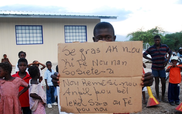 Local Community Gives Thanks to Task Force Kout Men Troops