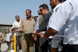 Maysan truck lift hastens distribution of grain