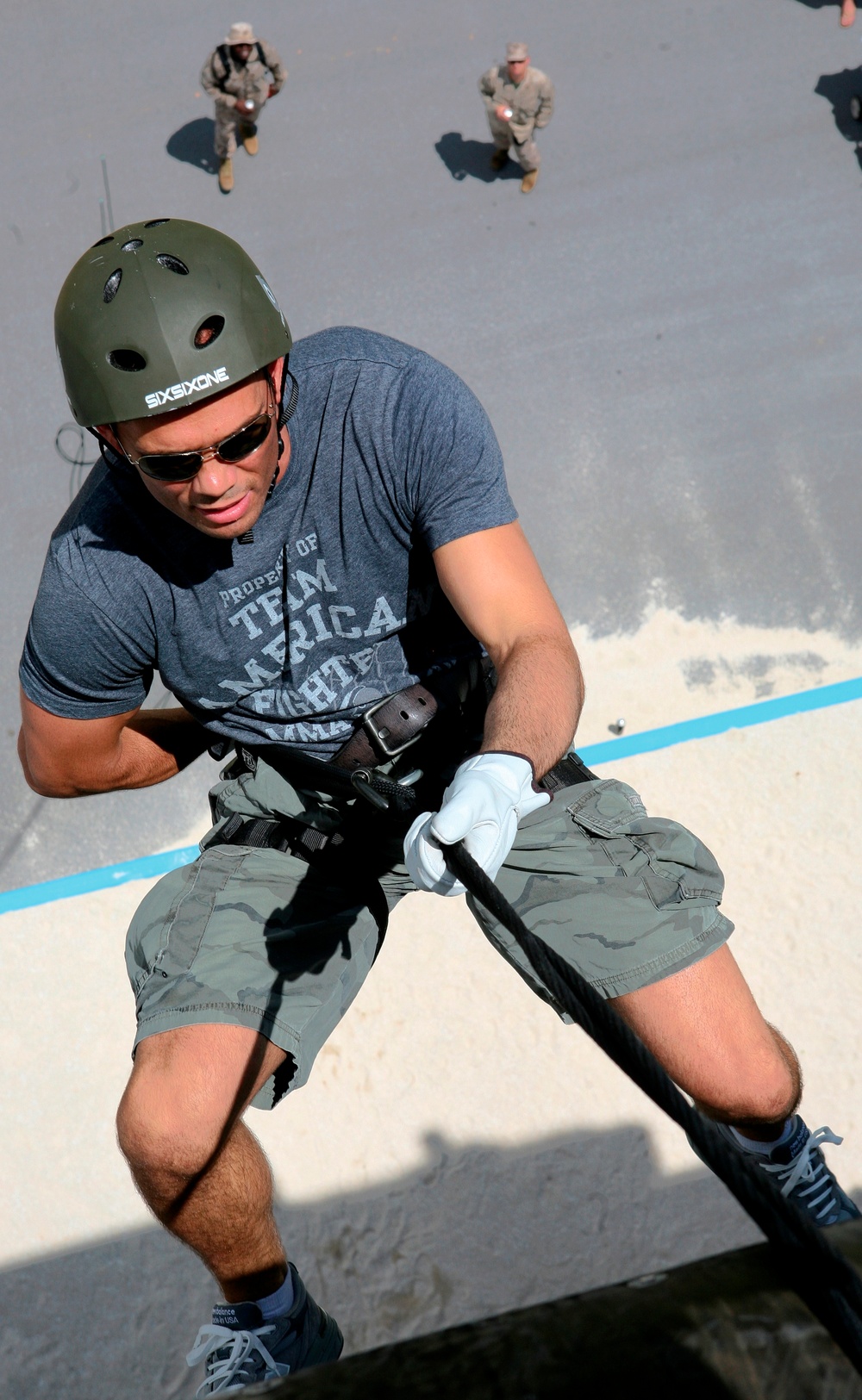 MMA Fighters Support Service Members, Train With Marines