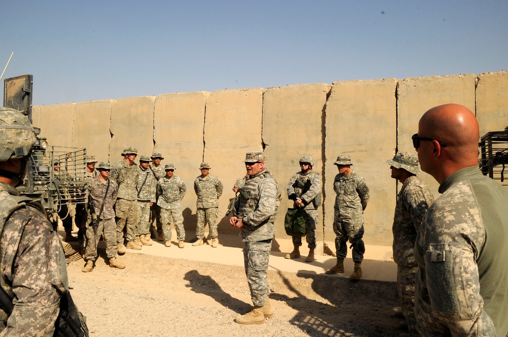 Air Force general visits Iraqi troops