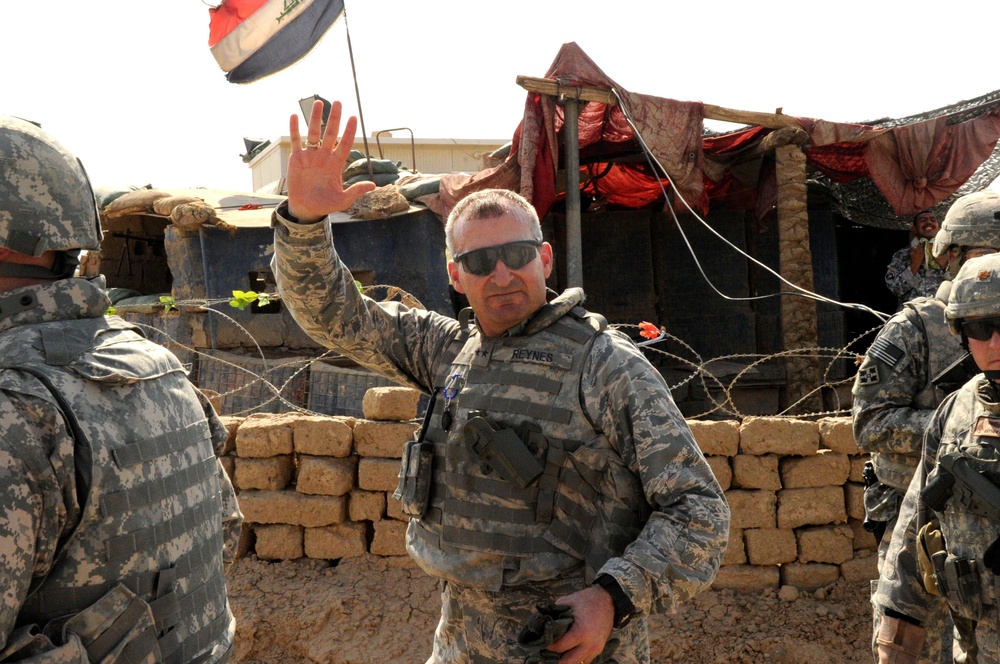 Air Force general visits Iraqi troops