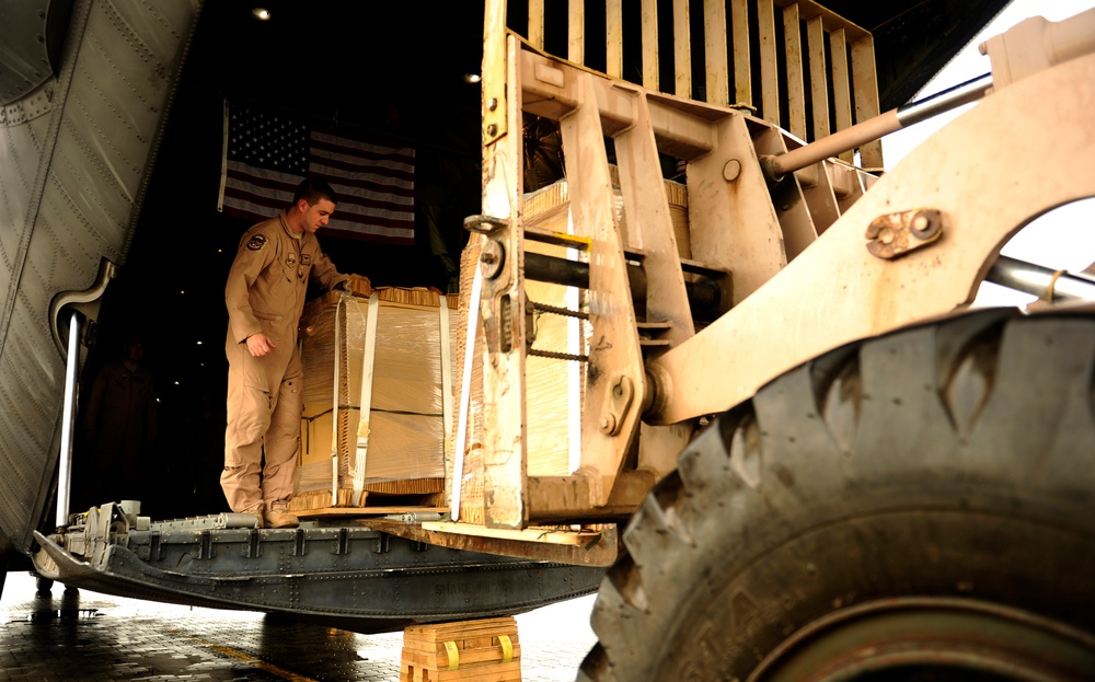 Aircrew transports ambassador, USAID administrator to flooded Sukkur