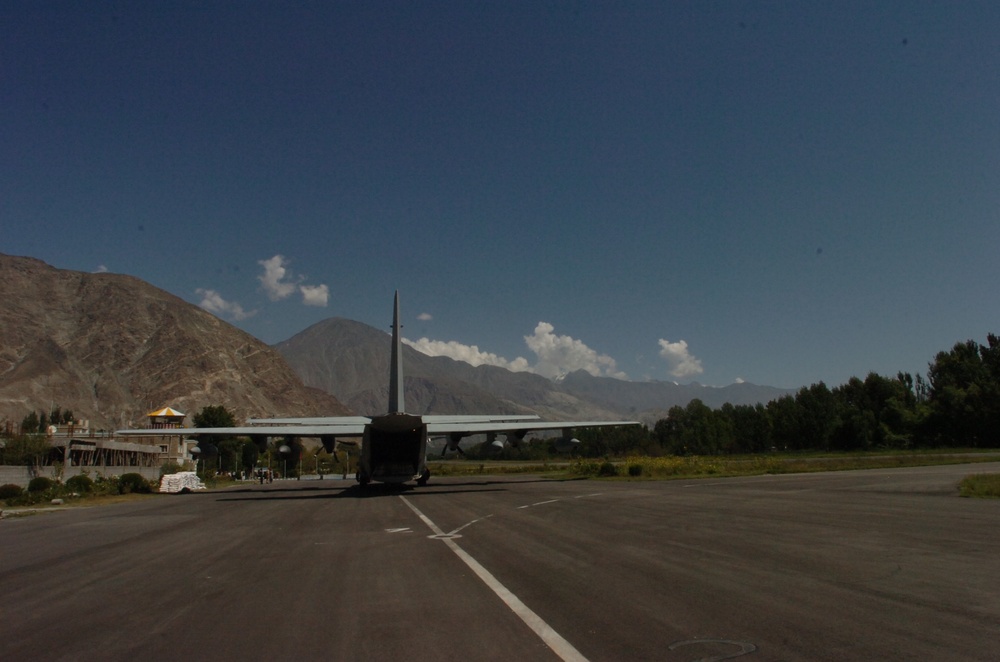 Marines Move Supplies to Gilgit, Pakistan