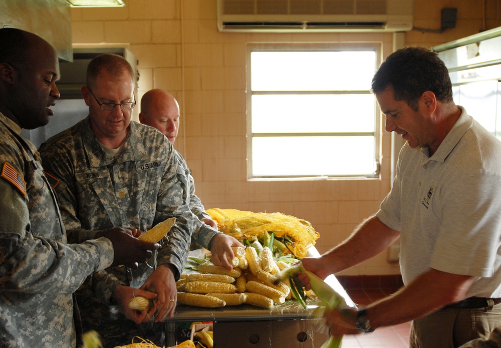 Congressman Visits Iowa Troops