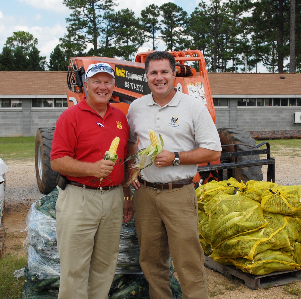 Congressman Brings Iowa Comforts to National Guard Soldiers