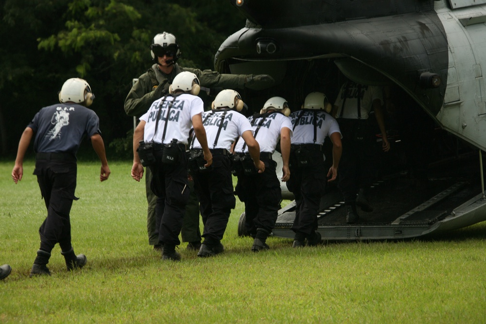 Marines Train in Costa Rica