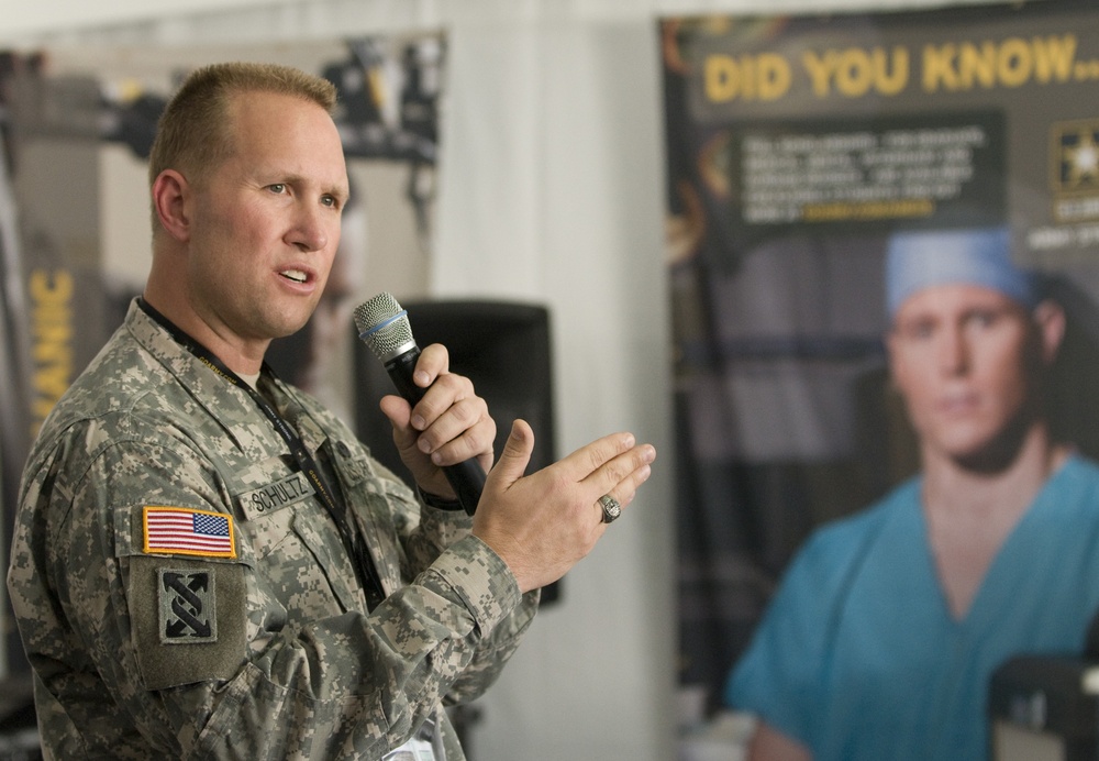 Army Reserve Races in the NASCAR Sprint Cup Series Emory Healthcare 500-First 100 Laps