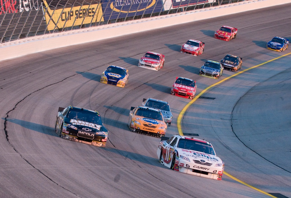 Army Reserve Races in the NASCAR Sprint Cup Series Emory Healthcare 500-First 100 Laps