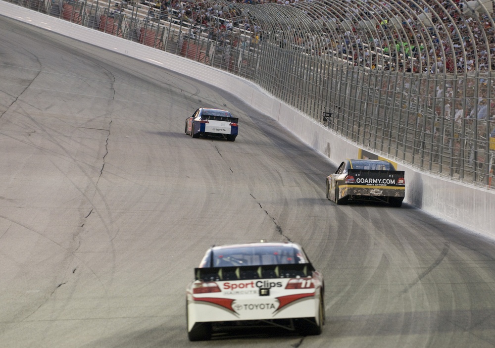 Army Reserve races in the NASCAR Sprint Cup Series Emory Healthcare 500-First 100 laps