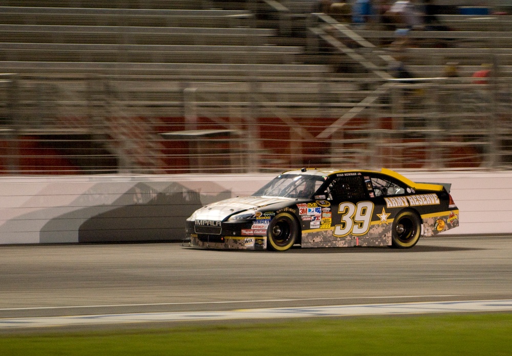 Army Reserve races in the NASCAR Sprint Cup Series Emory Healthcare 500-First 100 laps
