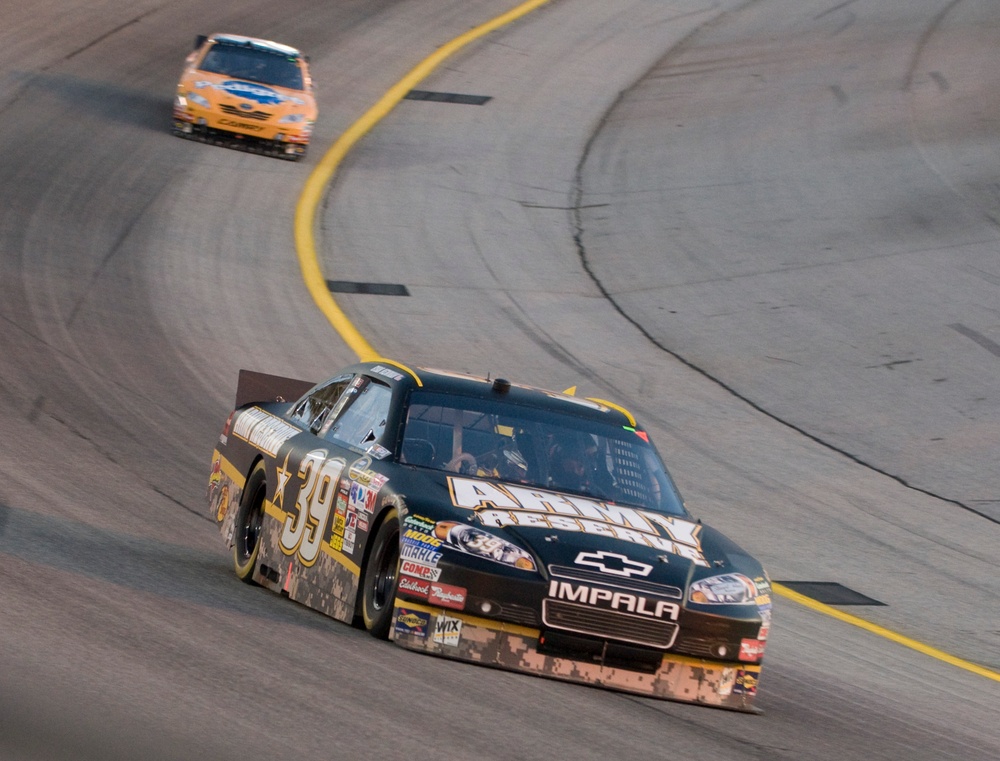 Army Reserve races in the NASCAR Sprint Cup Series Emory Healthcare 500-First 100 laps