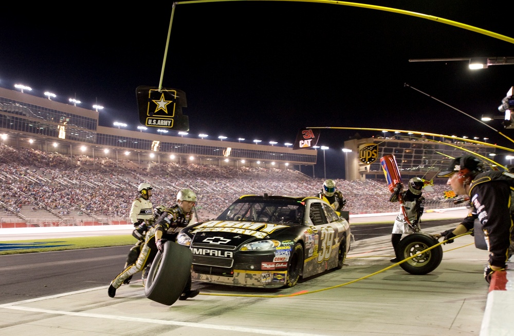 Army Reserve races in the NASCAR Sprint Cup Series Emory Healthcare 500-First 100 laps