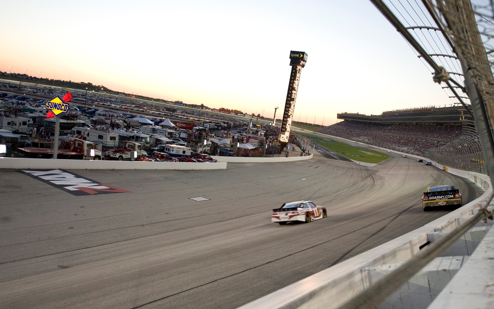Army Reserve races in the NASCAR Sprint Cup Series Emory Healthcare 500-First 100 laps