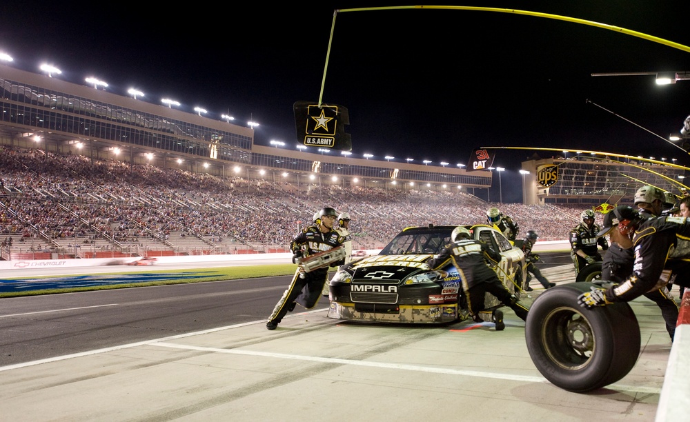 Army Reserve races in the NASCAR Sprint Cup Series Emory Healthcare 500-First 100 laps